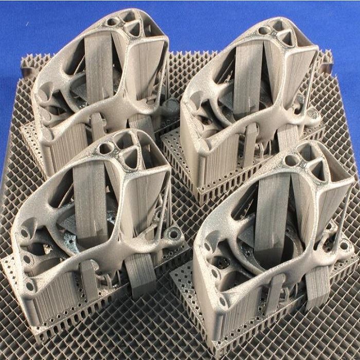 Leichter 3D-gedruckter Halter in der Automobilindustrie